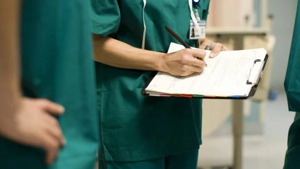 Изписват пострадалата при катастрофа с трамвай лекарка