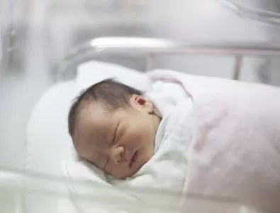 Къде се родиха първите бебета за 2015 г.