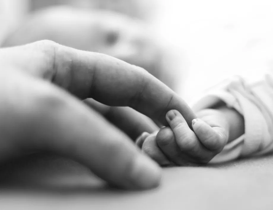 Социалните ще търсят възможности за подкрепа на родителите на изоставеното бебе 