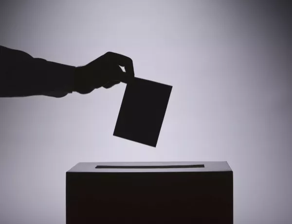 Частични местни избори бяха проведени в 2 общини и 8 кметства в страната