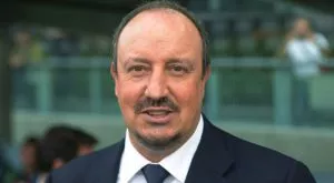 Столът на Бенитес в Наполи се нагорещи