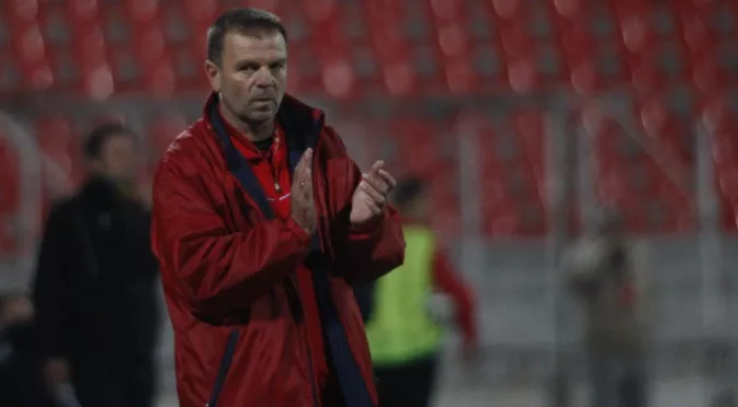 Стойчо Младенов води 20 футболисти в Ловеч
