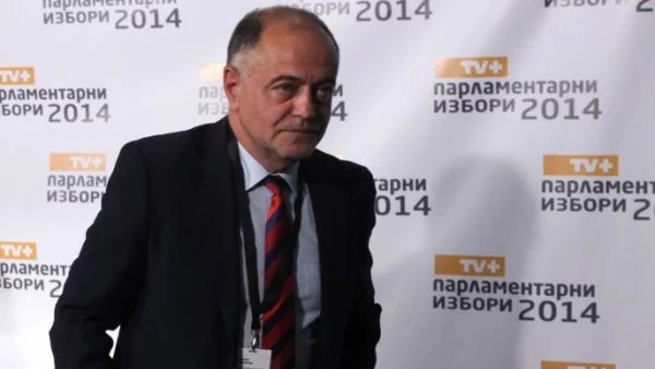 Ген. Атанасов официално подаде оставка като председател на вътрешната комисия