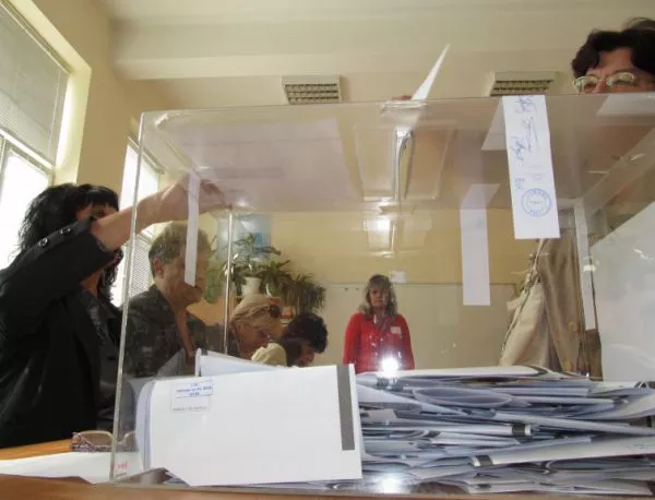 В страната започнаха масови пререгистрации заради местните избори наесен
