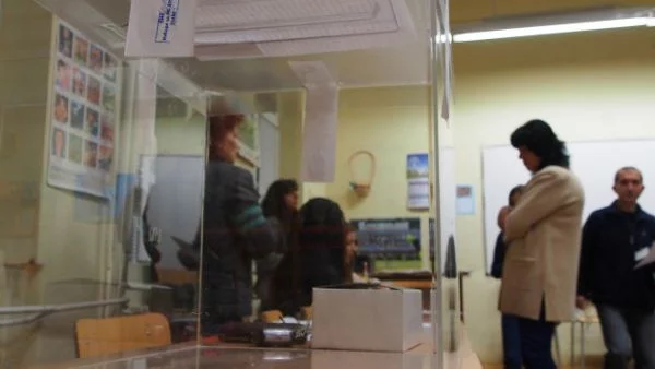 Мащабните предизборни пререгистрации не притесняват държавата