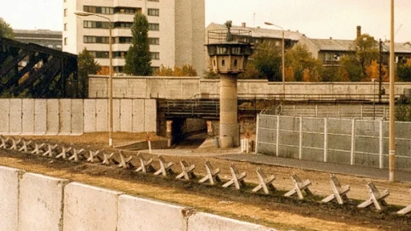 Основана е Германската демократична република