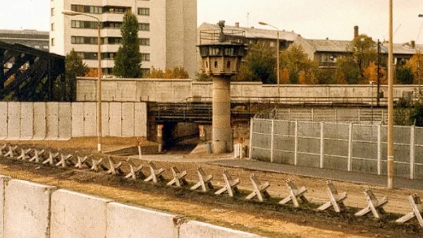 Основана е Германската демократична република