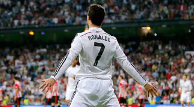 ВИДЕО: Кристиано Роналдо се отпуши, а Реал Мадрид отново покори Гелзенкирхен