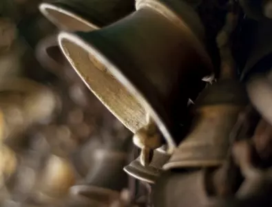 Откраднаха 13 бронзови камбани от мемориал на нос 