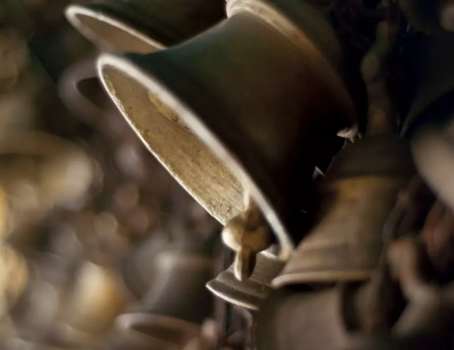 Откраднаха 13 бронзови камбани от мемориал на нос "Калиакра"