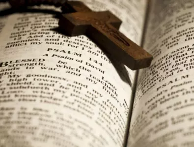 Миниатюрна златна Библия на 600 години откриха във Великобритания 
