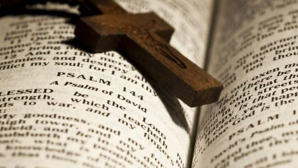 Британски университет забрани Библията