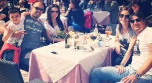 Алисия се мести при Ники в Турция