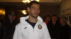 Български национал подписа на Острова