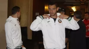 {{ otherArticle[0].article.title }}