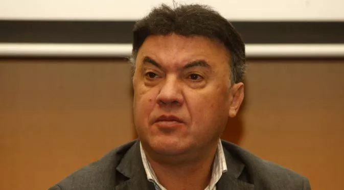 Борислав Михайлов остава в Изпълкома на УЕФА