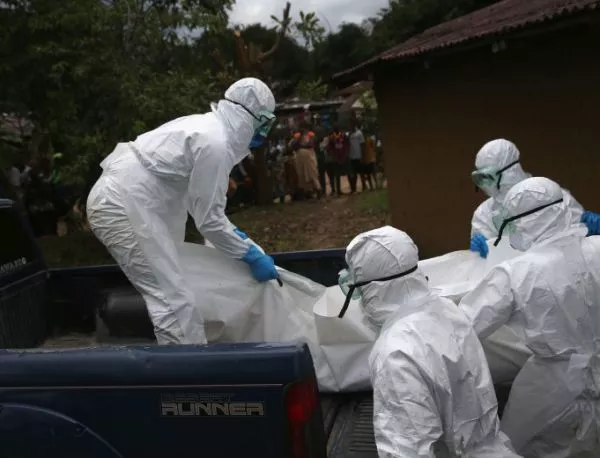 ЕС трябва да мобилизира 5000 лекари за борба с ебола 