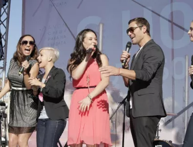 AVON обедини десет от най-популярните български звезди в клип в подкрепа на кампаниятсрещу рака на гърдата 