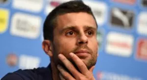 ВИДЕО: Играч на ПСЖ сгази фен, който му скочи заради 1:6