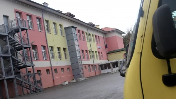 Учителите от 4-то помощно ще минат през детектор на лъжата