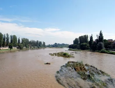 Прокуратурата с брифинг само за да обясни, че не знае източника на замърсяване на река Марица