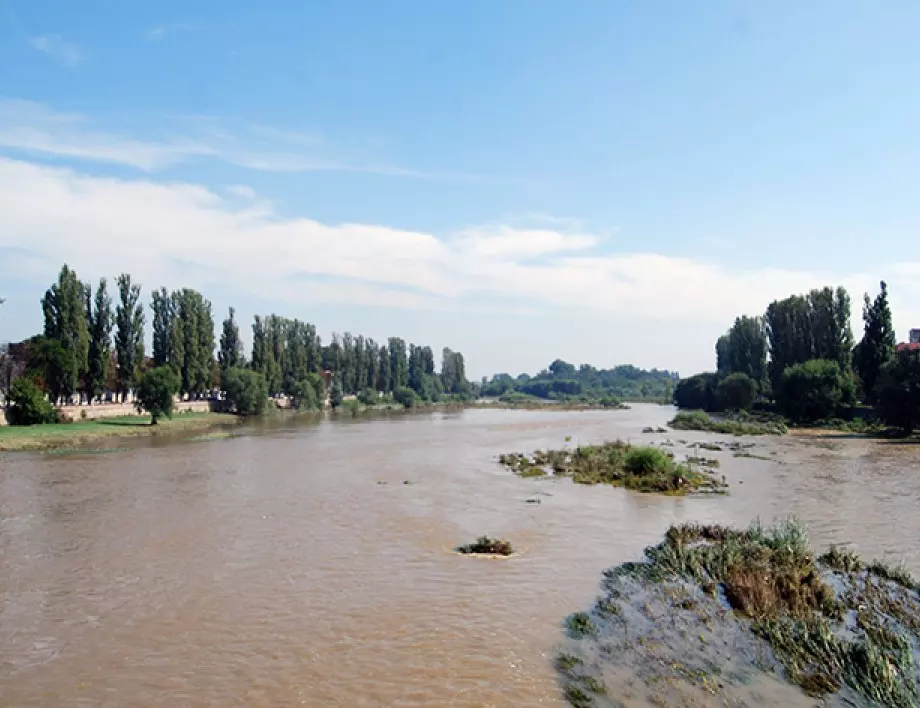 Пробите от “Неохим“ установиха значителни превишения на нормите за състоянието на водите 