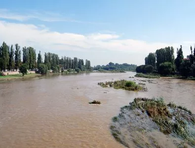 Искат спиране на изземването на инертни материали от реките