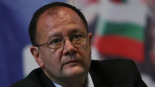 Миков: Единственият смисъл от писмото на Искров е да не го бие Стоянова