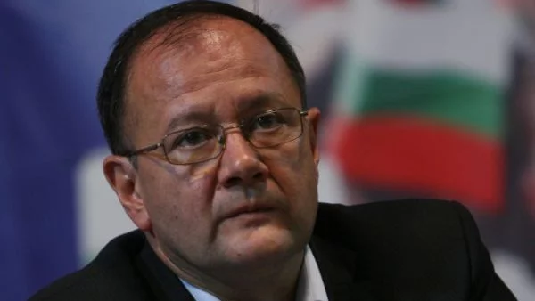 Миков разкритикува Борисов за борбата му "със зъби и нокти"