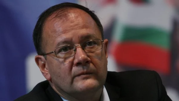 Миков: Спрените поръчки показват финансовите проблеми в държавата