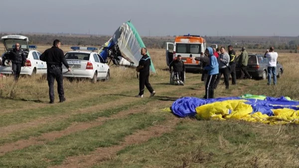 Двама делтапланеристи се удариха и загинаха в Македония