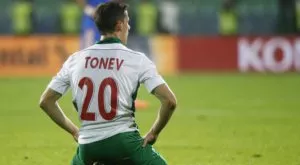 Хубчев поиска повече раздаване от Тонев, крилото постави условие