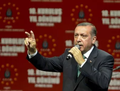 Ердоган обяви 3 месеца извънредно положение (ВИДЕО)