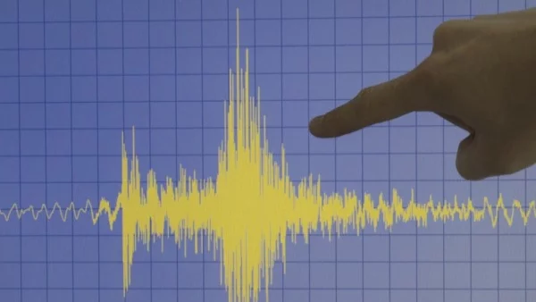 Евакуираха десетки хиляди туристи заради труса в Китай