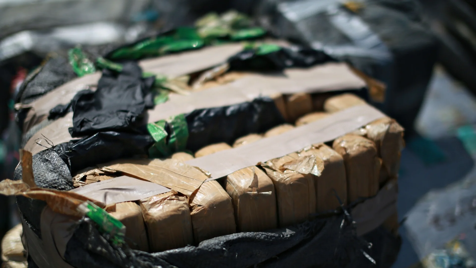 Хванаха близо 170 кг кокаин в контейнери с банани в Бургас