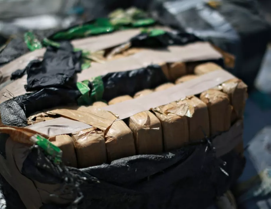 Хванаха близо 170 кг кокаин в контейнери с банани в Бургас