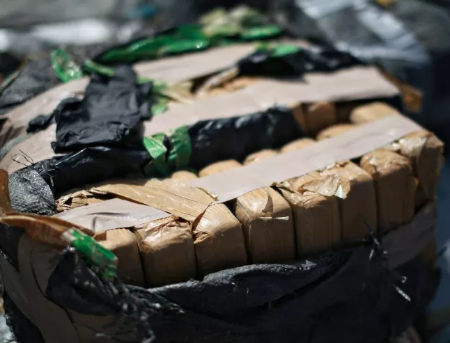 Заловиха близо половин милион контрабандни цигари и около 400 гр. кокаин 