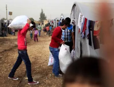 Извеждат около 800 бежанци от центровете на квартири в страната