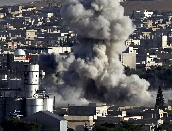 Най-малко 10 войници от сирийската армия убити при сблъсъци с ИД