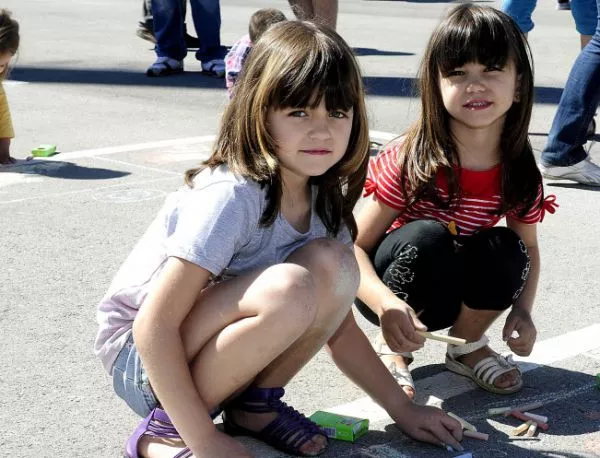 МРРБ: Дадени са ЕГН на над 19 000 български деца, родени в чужбина