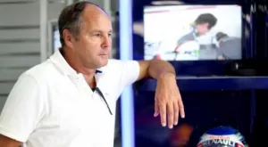 Бивш пилот: За какво му е на Фетел да ходи във Ферари? Там е пълен хаос