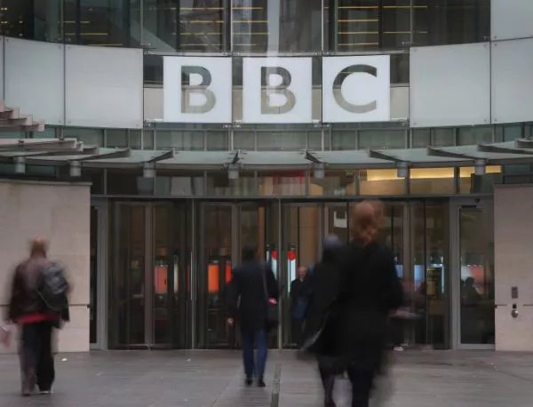 Шефът на BBC под охрана заради скандално уволнение