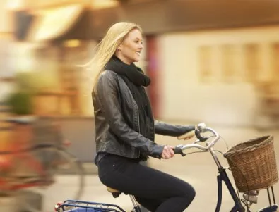 В Холандия забраниха на велосипедистите да ползват мобилен телефон