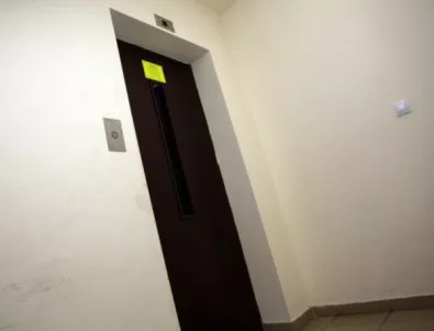 Мъж падна в асансьорна шахта от четвъртия етаж