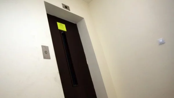 Мъж падна в асансьорна шахта от четвъртия етаж