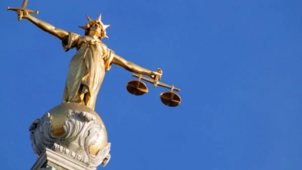 Куп съдии се оттеглиха от делото срещу бившия шеф на бургаския затвор