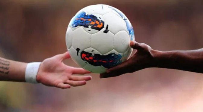 Расизъм в Англия: Близо 90% от футболните фенове са свидетели на расистки обиди