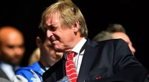 Крал Кени подкрепи Клоп: Дайте му време