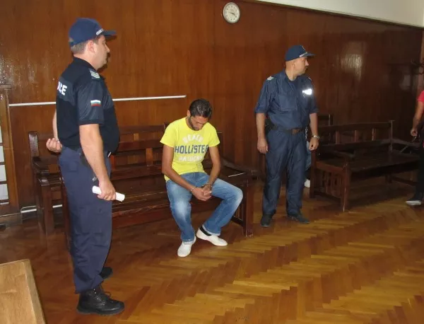 Затвор, но за кратко, за нападателя на журналиста Росен Цветков