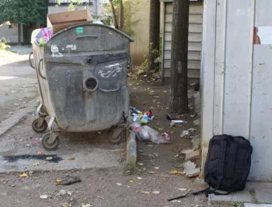 София скрива кофите си за боклук под земята